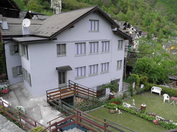 Casa Vacanza Pizzo Camino Calasca-Castiglione Bagian luar foto